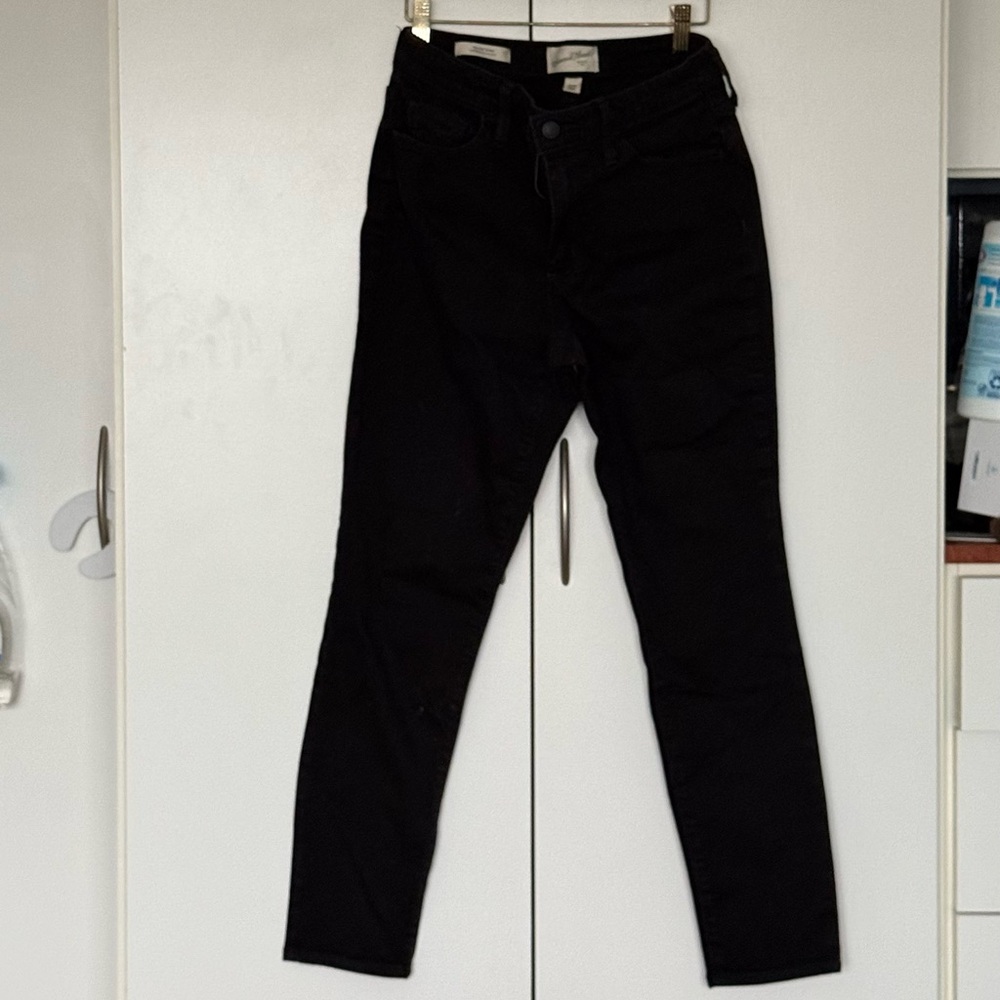 Size 8 Universal Thread black jeans.